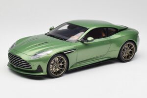 Aston Martin DB12 Zaļš GT Spirit 1:18 GT466 Sveķi