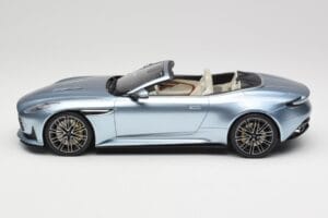 Aston Martin DB12 Volante Caribbean Blue Pearl GT Spirit 1:18 GT479 Sveķi — attēls 3 no 6