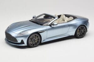 Aston Martin DB12 Volante Caribbean Blue Pearl GT Spirit 1:18 GT479 Sveķi