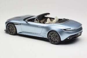 Aston Martin DB12 Volante Caribbean Blue Pearl GT Spirit 1:18 GT479 Sveķi — attēls 5 no 6