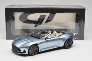 Aston Martin DB12 Volante Caribbean Blue Pearl GT Spirit 1:18 GT479 Sveķi — attēls 6 no 6