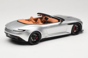Aston Martin DB12 Volante Sudrabs GT Spirit 1:18 GT945 Sveķi — attēls 2 no 6