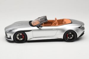 Aston Martin DB12 Volante Sudrabs GT Spirit 1:18 GT945 Sveķi — attēls 3 no 6