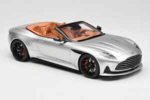 Aston Martin DB12 Volante Sudrabs GT Spirit 1:18 GT945 Sveķi — attēls 4 no 6