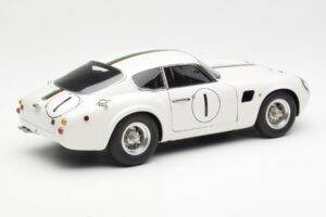 Aston Martin DB4 GT Zagato #1 24 Hours of Le Mans 1961 CMC 1:18 M-139 Metāls — attēls 2 no 6