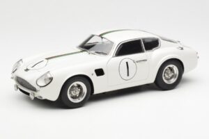 Aston Martin DB4 GT Zagato #1 24 Hours of Le Mans 1961 CMC 1:18 M-139 Metāls