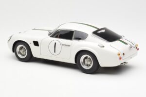 Aston Martin DB4 GT Zagato #1 24 Hours of Le Mans 1961 CMC 1:18 M-139 Metāls — attēls 5 no 6