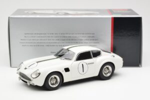 Aston Martin DB4 GT Zagato #1 24 Hours of Le Mans 1961 CMC 1:18 M-139 Metāls — attēls 6 no 6