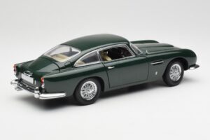 Aston Martin DB5 RHD Zaļš AUTOart 1:18 70024 Metāls — attēls 3 no 8