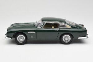 Aston Martin DB5 RHD Zaļš AUTOart 1:18 70024 Metāls — attēls 4 no 8