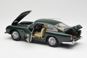 Aston Martin DB5 RHD Zaļš AUTOart 1:18 70024 Metāls — attēls 5 no 8