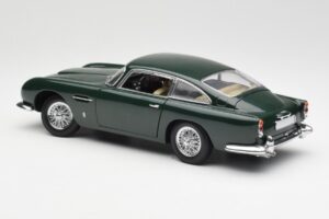 Aston Martin DB5 RHD Zaļš AUTOart 1:18 70024 Metāls — attēls 7 no 8