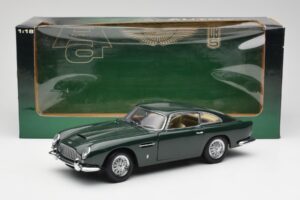 Aston Martin DB5 RHD Zaļš AUTOart 1:18 70024 Metāls — attēls 8 no 8