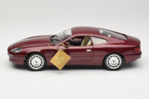 Aston Martin DB7 Sarkans Guiloy 1:18 67550 Metāls — attēls 4 no 8