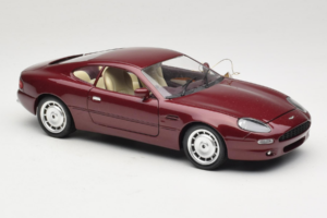 Aston Martin DB7 Sarkans Guiloy 1:18 67550 Metāls — attēls 6 no 8