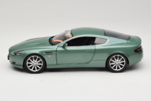 Aston Martin DB9 Zaļš Minichamps 1:18 150137322 Metāls — attēls 4 no 8