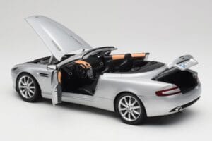 Aston Martin DB9 Volante Sudrabs Minichamps 1:18 150137334 Metāls — attēls 5 no 8