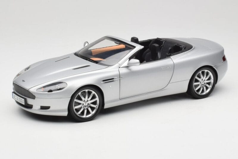 Aston Martin DB9 Volante Sudrabs Minichamps 1:18 150137334 Metāls