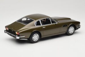Aston Martin DBS Olive Zaļš CMR 1:18 CMR003 Metāls — attēls 2 no 6