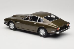 Aston Martin DBS Olive Zaļš CMR 1:18 CMR003 Metāls — attēls 5 no 6