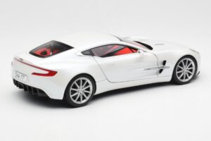 Aston Martin One-77 Morning Frost Balts AUTOart 1:18 70244 Metāls — attēls 3 no 8