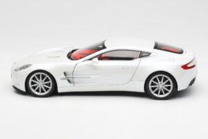 Aston Martin One-77 Morning Frost Balts AUTOart 1:18 70244 Metāls — attēls 4 no 8