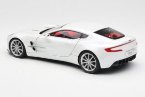 Aston Martin One-77 Morning Frost Balts AUTOart 1:18 70244 Metāls — attēls 7 no 8