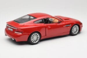 Aston Martin V12 Vanquish Sarkans Bburago 1:18 34063 Metāls — attēls 3 no 8