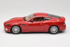 Aston Martin V12 Vanquish Sarkans Bburago 1:18 34063 Metāls — attēls 4 no 8
