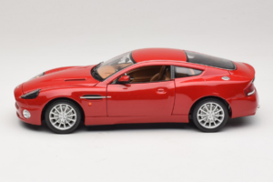 Aston Martin V12 Vanquish Sarkans Bburago 1:18 33334063 Metāls — attēls 4 no 8