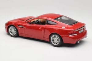 Aston Martin V12 Vanquish Sarkans Bburago 1:18 34063 Metāls — attēls 7 no 8