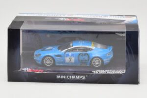 Aston Martin V12 Vantage #7 U. Bez / Porritt / R. Meaden / Mathai 24 Hours Nurburgring 2009 Minichamps 1:43 437091307 Metāls — attēls 4 no 4