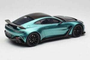 Aston Martin V12 Vantage Racing Green GT Spirit 1:18 GT922 Sveķi — attēls 2 no 6