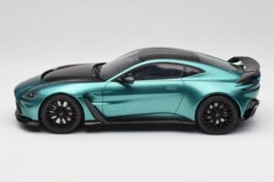 Aston Martin V12 Vantage Racing Green GT Spirit 1:18 GT922 Sveķi — attēls 3 no 6