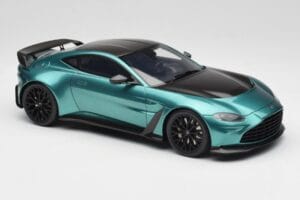 Aston Martin V12 Vantage Racing Green GT Spirit 1:18 GT922 Sveķi — attēls 4 no 6
