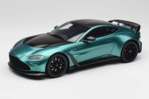 Aston Martin V12 Vantage Racing Green GT Spirit 1:18 GT922 Sveķi
