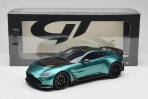 Aston Martin V12 Vantage Racing Green GT Spirit 1:18 GT922 Sveķi — attēls 6 no 6
