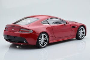 Aston Martin V12 Vantage Sarkans AUTOart 1:18 70208 Metāls — attēls 3 no 8