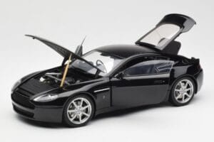 Aston Martin V8 Vantage Onyx Melns AUTOart 1:18 70202 Metāls — attēls 2 no 8