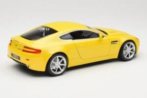Aston Martin V8 Vantage Dzeltens Hot Wheels 1:18 G7159 Metāls — attēls 3 no 8
