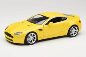 Aston Martin V8 Vantage Dzeltens Hot Wheels 1:18 G7159 Metāls