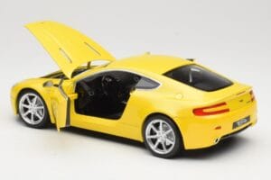 Aston Martin V8 Vantage Dzeltens Hot Wheels 1:18 G7159 Metāls — attēls 5 no 8