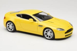 Aston Martin V8 Vantage Dzeltens Hot Wheels 1:18 G7159 Metāls — attēls 6 no 8