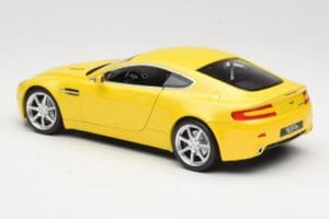 Aston Martin V8 Vantage Dzeltens Hot Wheels 1:18 G7159 Metāls — attēls 7 no 8