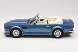 Aston Martin V8 Volante Zils GT Spirit 1:18 GT128 Sveķi — attēls 3 no 6