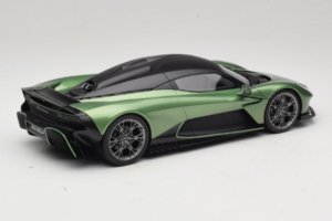 Aston Martin Valhalla Iridescent Emerald Green GT Spirit 1:18 GT558 Sveķi — attēls 2 no 6