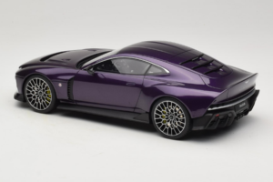 Aston Martin Valour Tumši Zils GT Spirit 1:18 GT944 Sveķi — attēls 5 no 6