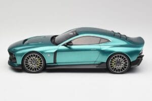 Aston Martin Valour Racing Green GT Spirit 1:18 GT480 Sveķi — attēls 3 no 6