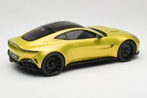 Aston Martin Vantage Cosmopolitan Yellow GT Spirit 1:18 GT514 Sveķi — attēls 2 no 6