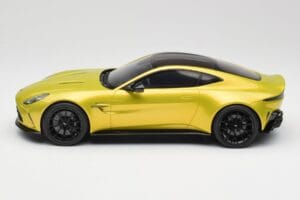 Aston Martin Vantage Cosmopolitan Yellow GT Spirit 1:18 GT514 Sveķi — attēls 3 no 6